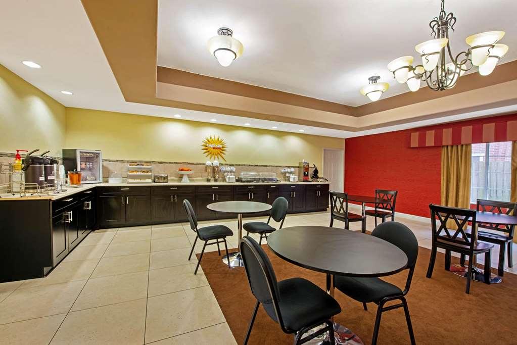 La Quinta By Wyndham Порт Артър Съоръжения снимка